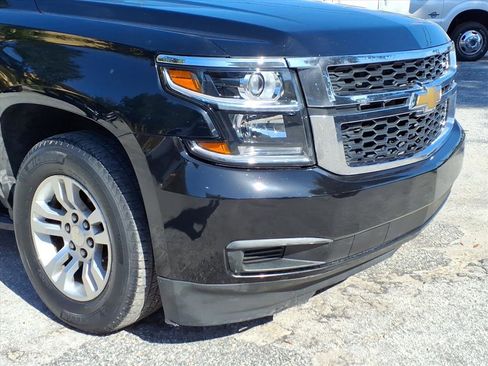 Used 2019 Chevrolet Suburban LT image 9
