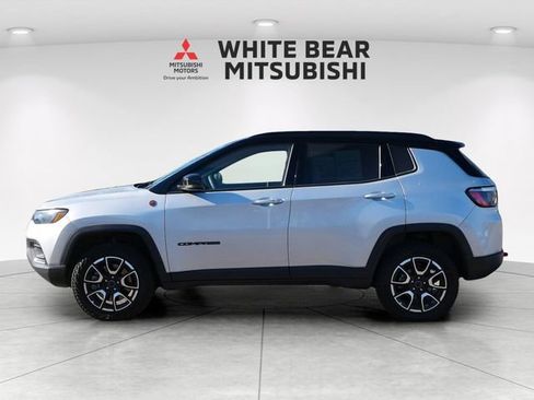 Used 2025 Jeep Compass Trailhawk AWD/4WD image 3