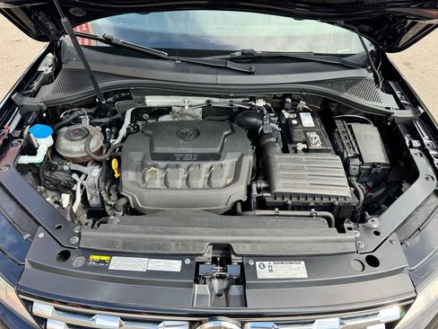 Used 2018 Volkswagen Tiguan SE w/ Panoramic Sunroof Package image 42
