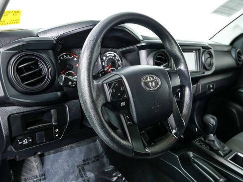 Used 2017 Toyota Tacoma SR image 4