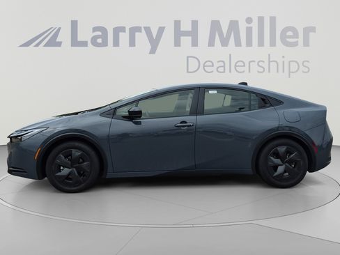 Used 2026 Toyota Prius LE FWD image 2