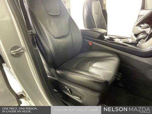 Used 2018 Ford Edge Titanium image 27