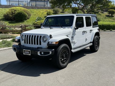 Used 2019 Jeep Wrangler Unlimited Sahara AWD/4WD image 13