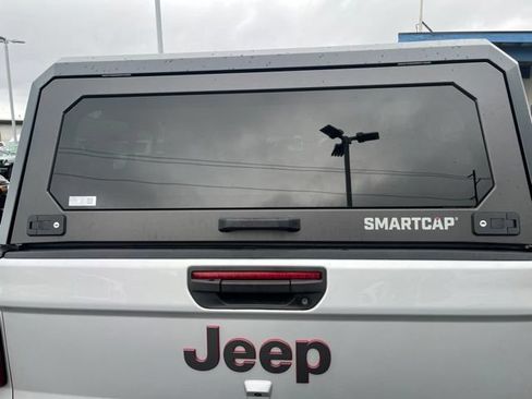 Used 2022 Jeep Gladiator Rubicon w/ LED Lighting Group AWD/4WD image 13