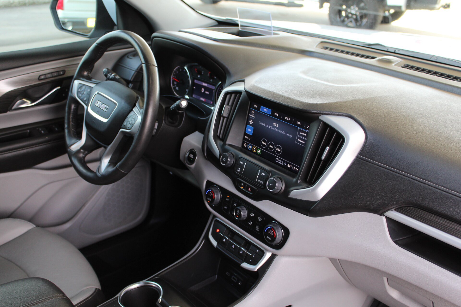 Used 2022 GMC Terrain SLT w/ Tech Package FWD image 15