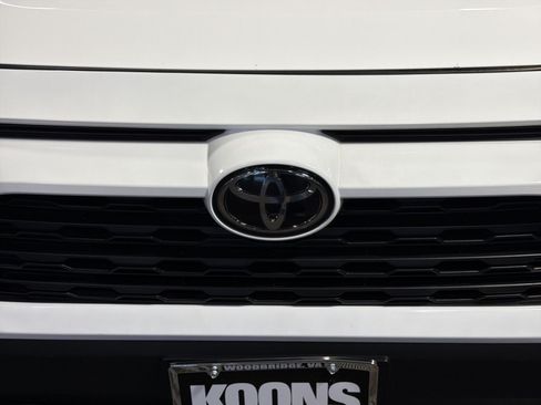 Used 2024 Toyota RAV4 LE AWD/4WD image 12
