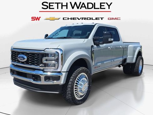 Used 2026 Ford F450 Lariat w/ Lariat Ultimate Package AWD/4WD image 3