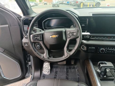 Used 2025 Chevrolet Silverado 1500 High Country w/ High Country Premium Package AWD/4WD image 13