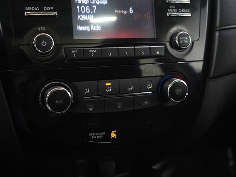 Used 2017 Nissan Rogue SL image 22