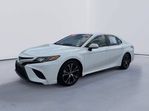Used 2020 Toyota Camry SE FWD image 7