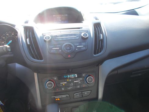 Used 2018 Ford Escape SE image 16