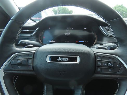 Used 2022 Jeep Grand Cherokee L Limited AWD/4WD image 29