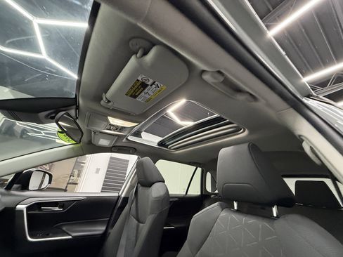 Used 2022 Toyota RAV4 XLE w/ Convenience Package image 11