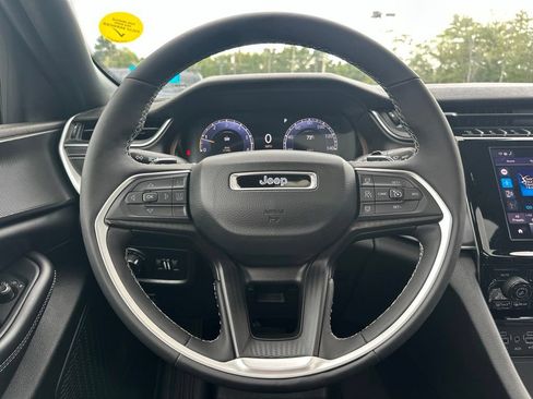 Used 2023 Jeep Grand Cherokee Altitude AWD/4WD image 20