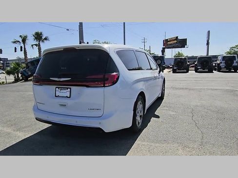 Used 2024 Chrysler Pacifica Limited FWD image 33