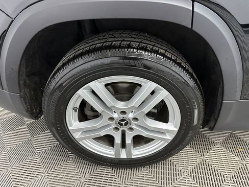 Used 2023 Mercedes-Benz GLB 250 4MATIC w/ Premium Package image 18