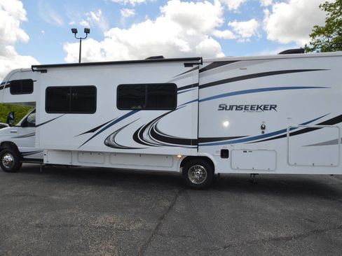 Used 2019 Ford E-450 and Econoline 450 Super Duty w/ Motorhome Prep Package RWD image 19