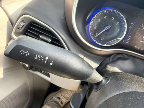 Used 2022 Chrysler Voyager LX FWD image 44