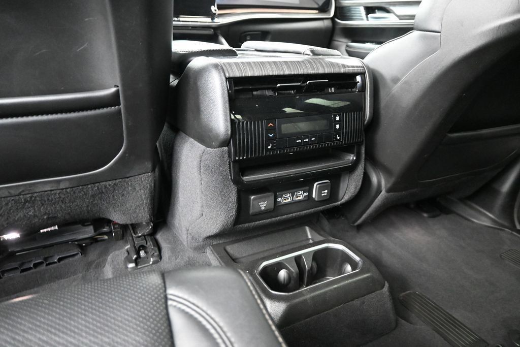 Used 2022 Jeep Wagoneer Series III w/ Flexible Seating Group AWD/4WD image 12