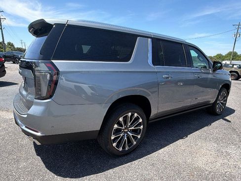 New 2026 Chevrolet Suburban High Country AWD/4WD image 5