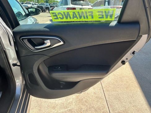 Used 2015 Chrysler 200 Limited FWD image 15