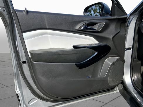 Used 2025 Chevrolet Trax LT FWD image 22
