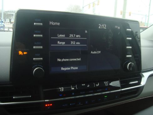 Used 2024 Toyota Sienna XLE image 18