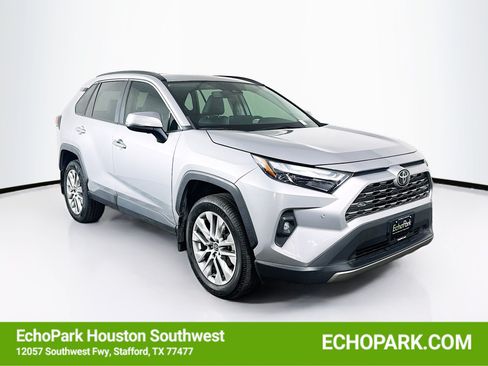 Used 2022 Toyota RAV4 Limited FWD image 1