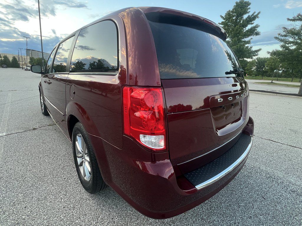 Used 2017 Dodge Grand Caravan SE FWD image 3