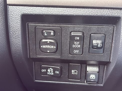 Used 2018 Toyota Tundra SR5 w/ TRD Off Road Package AWD/4WD image 22