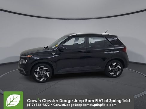 Used 2025 Hyundai Venue SEL FWD image 8