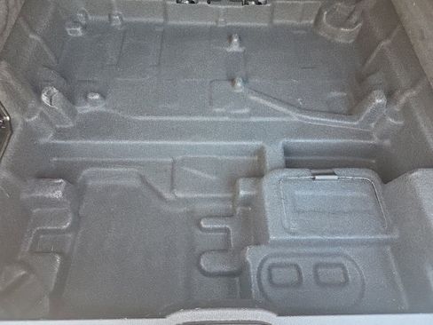 Used 2018 Mercedes-Benz GLC 300 4MATIC image 16