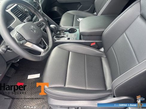 Used 2023 Volkswagen Atlas Cross Sport SE w/ Panoramic Sunroof Package FWD image 12
