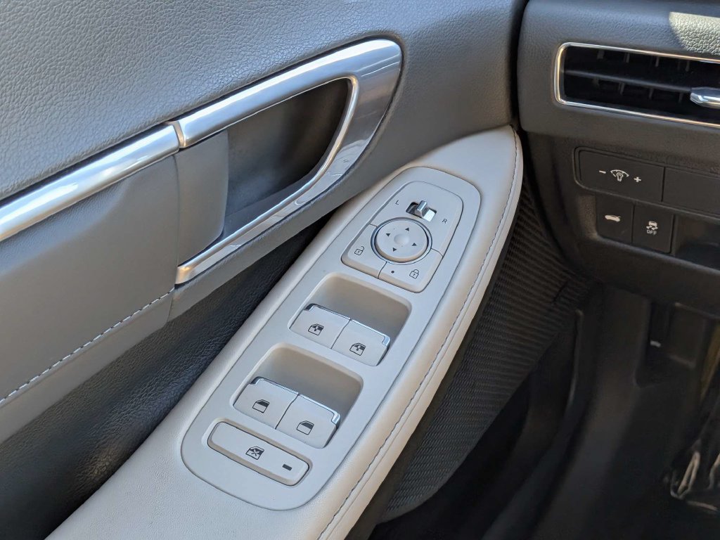 Used 2023 Hyundai Sonata Limited w/ Preferred Accessory Package FWD image 18