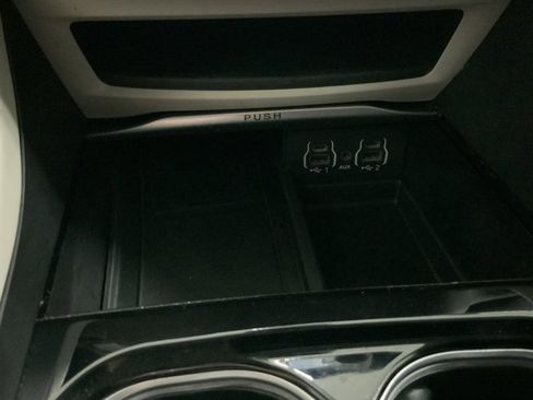 Used 2023 Chrysler Pacifica Limited image 39