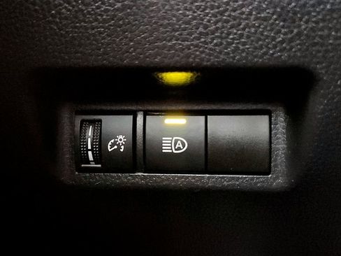 Certified 2022 Toyota RAV4 LE AWD/4WD image 32