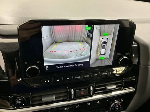 Used 2025 Nissan Pathfinder SL w/ Black Appearance Package image 21