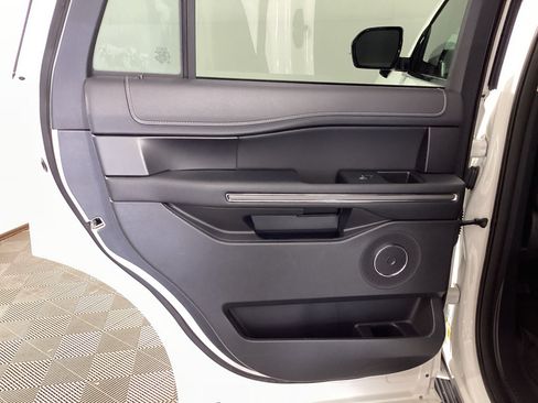 Used 2024 Ford Expedition XLT AWD/4WD image 16