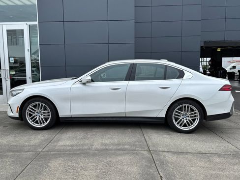 Used 2025 BMW 530i xDrive image 6