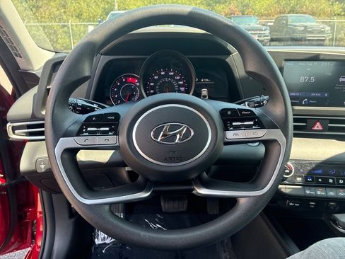 Used 2022 Hyundai Elantra SEL FWD image 16