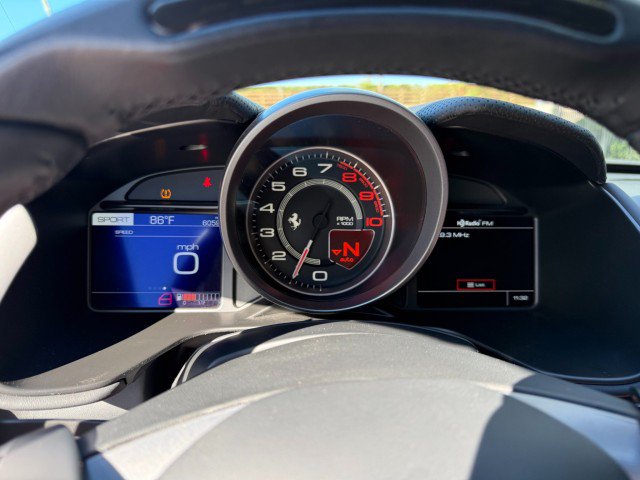 Used 2019 Ferrari Portofino RWD image 12
