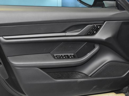 Used 2024 Porsche Taycan image 6