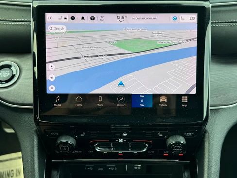 Used 2023 Jeep Grand Cherokee L Limited image 17