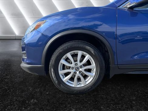 Used 2018 Nissan Rogue SV image 14