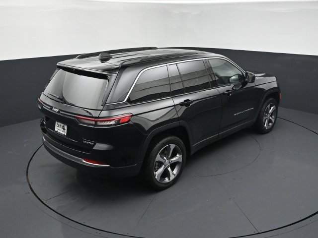 New 2026 Jeep Grand Cherokee Limited w/ Luxury Tech Group II AWD/4WD image 18