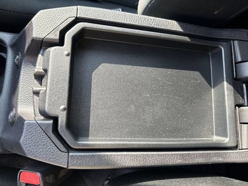 Used 2018 Toyota RAV4 LE FWD image 31