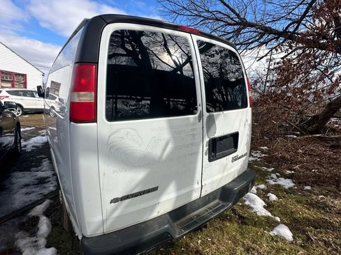 Used 2006 Chevrolet Express 2500 image 11