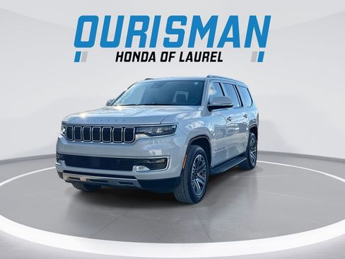 Used 2022 Jeep Wagoneer Series III w/ Flexible Seating Group AWD/4WD image 4