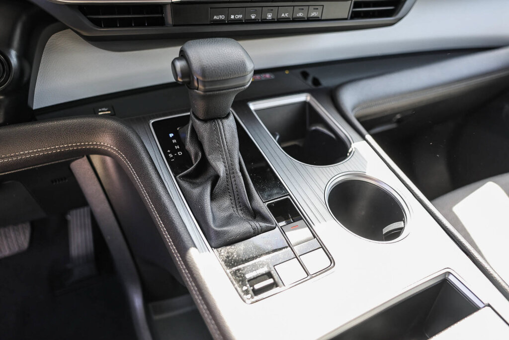 Certified 2025 Toyota Sienna LE FWD image 14