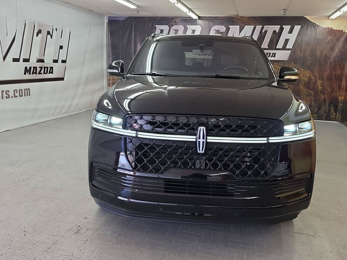 Certified 2025 Lincoln Navigator Reserve w/ Jet Appearance Package AWD/4WD image 17